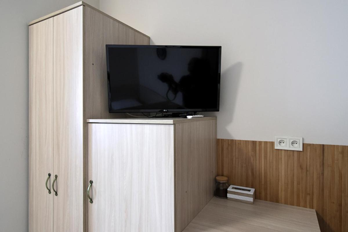 Buk Apartments On Doroshenka 25 Lviv Exterior photo